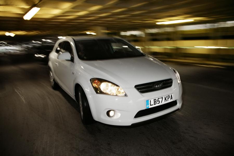  Kia pro_cee&rsquo;d 2008 года  (фото 14 из 182)